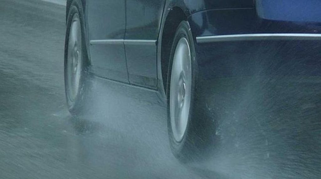 La solución definitiva para evitar el aquaplaning con tu coche 1 Motor16 coche
