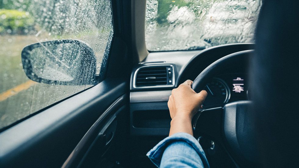 La solución definitiva para evitar el aquaplaning con tu coche 4 Motor16 cuidado