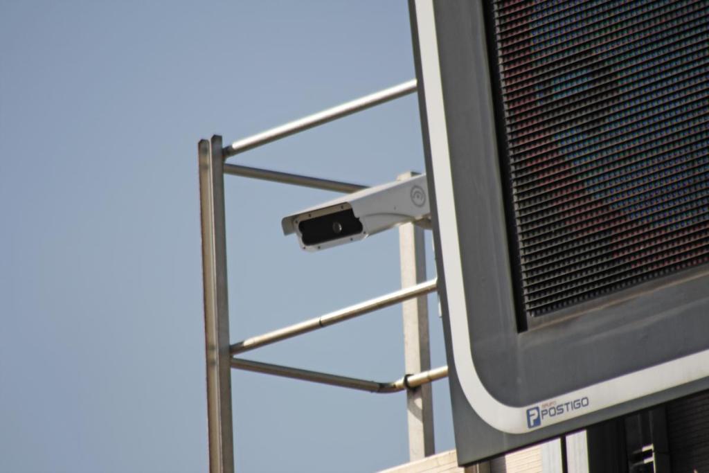La polémica está servida: ¿es legal que las cámaras de la zona ZBE controlen si hemos pasado la ITV? 126 Motor16 etiqueta