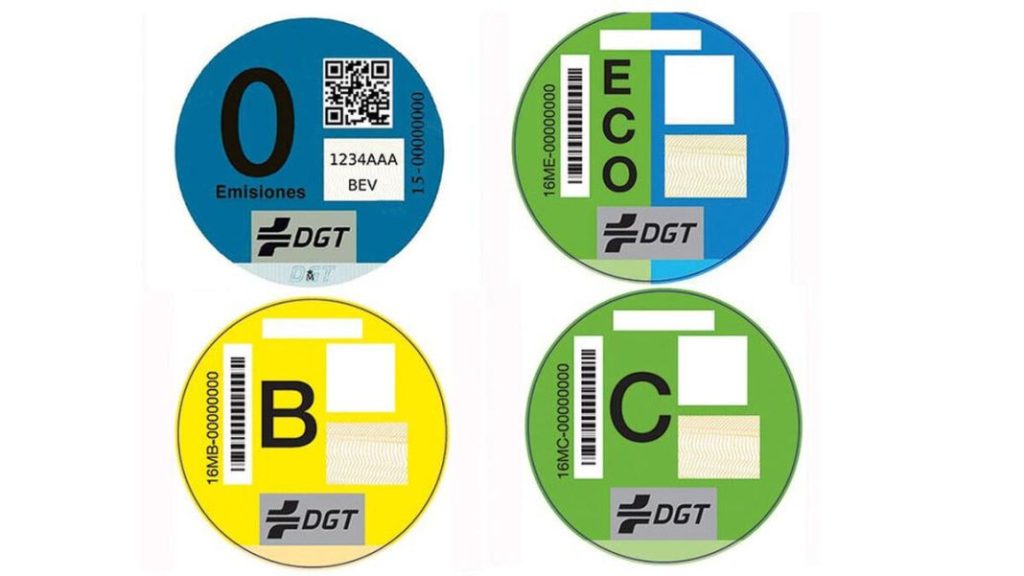 Los secretos que esconde la supuesta pegatina D de la DGT 145 Motor16 etiqueta