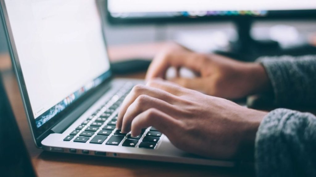 La DGT dice que si tienes el carnet de conducir, tienes que darte de alta en la DEV 79 Motor16 publicar