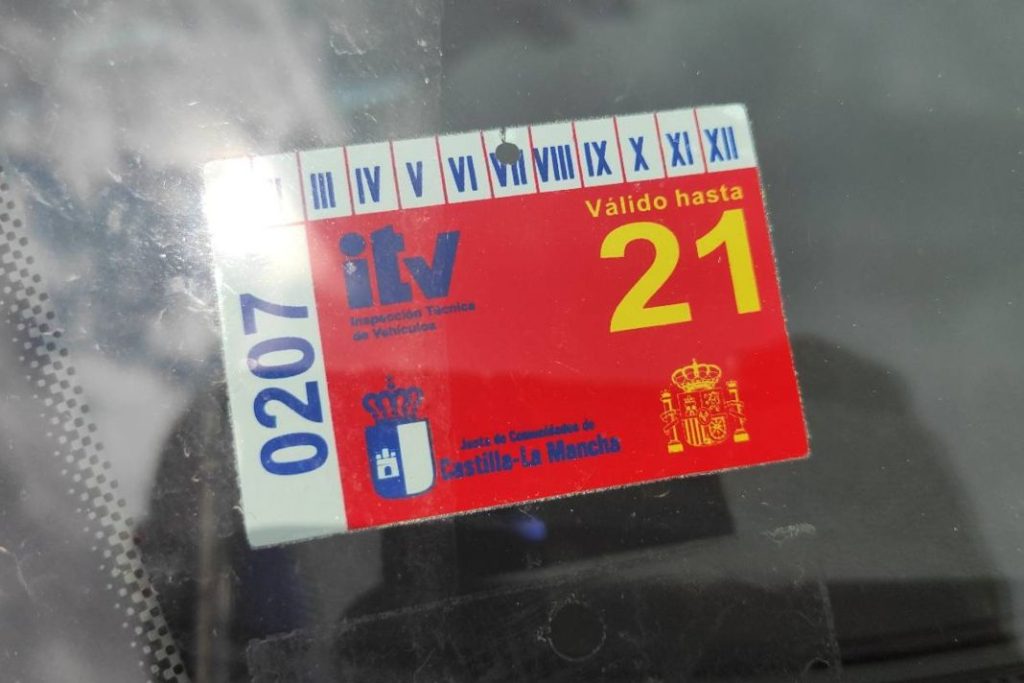 Aunque tu coche supere la ITV, la DGT te puede multar con hasta 100 euros 84 Motor16 DGT