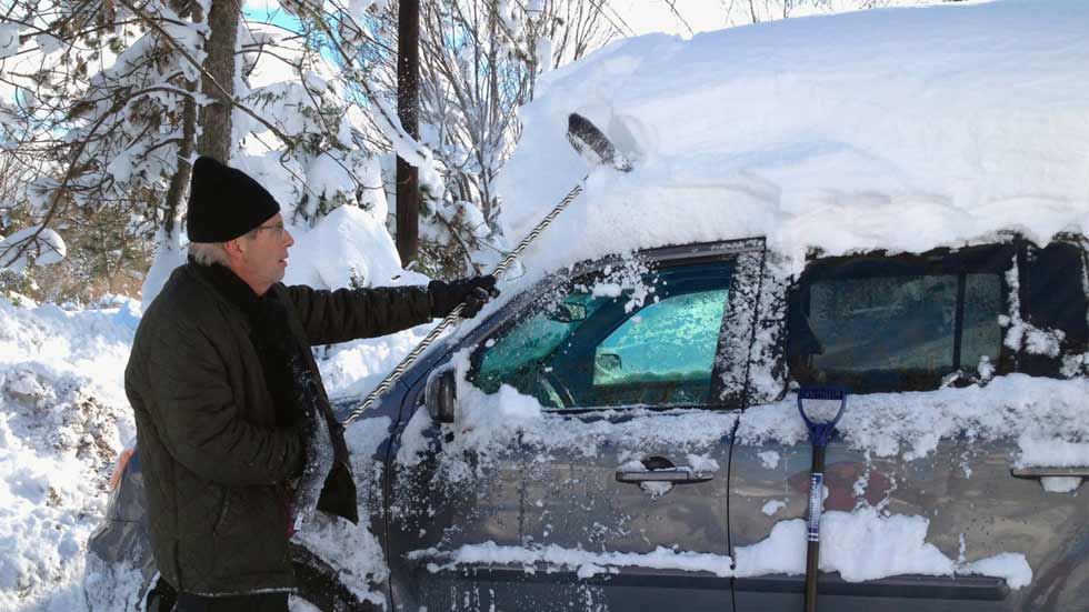 El accesorio que querrás tener si te toca rascar el hielo de tu coche 52 Motor16 consejos