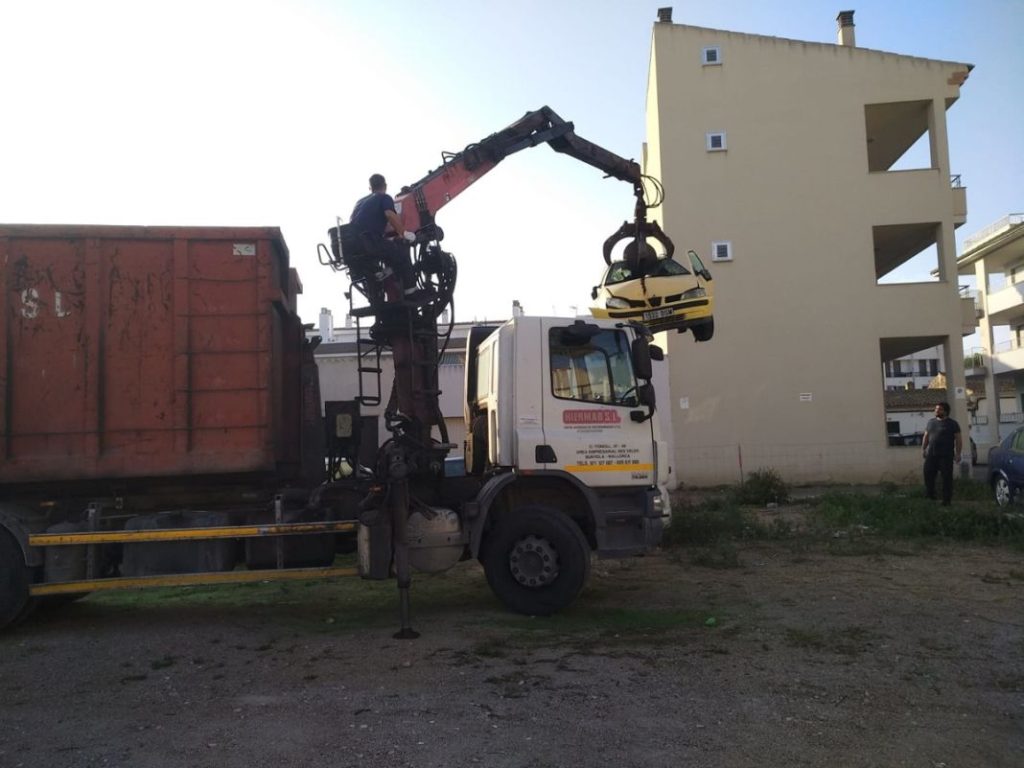 grua ses salines retira nueve coches abandonados Motor16