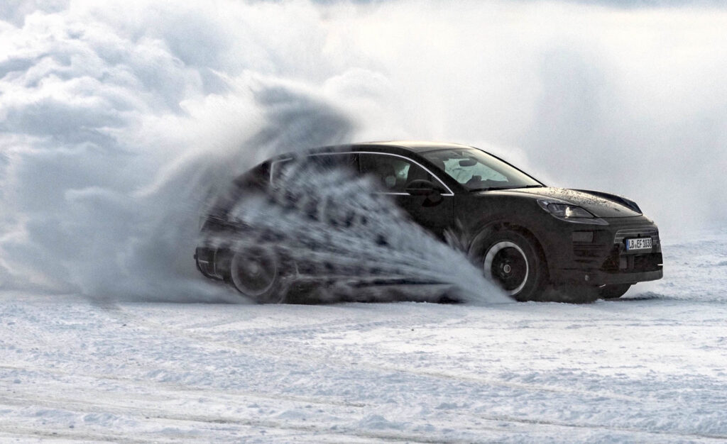 Cazamos el nuevo Porsche Macan en movimiento 6 Motor16 https www.carscoops.com wp content uploads 2023 01 Porsche Macan EV testing 00012 1024x626 1 Motor16