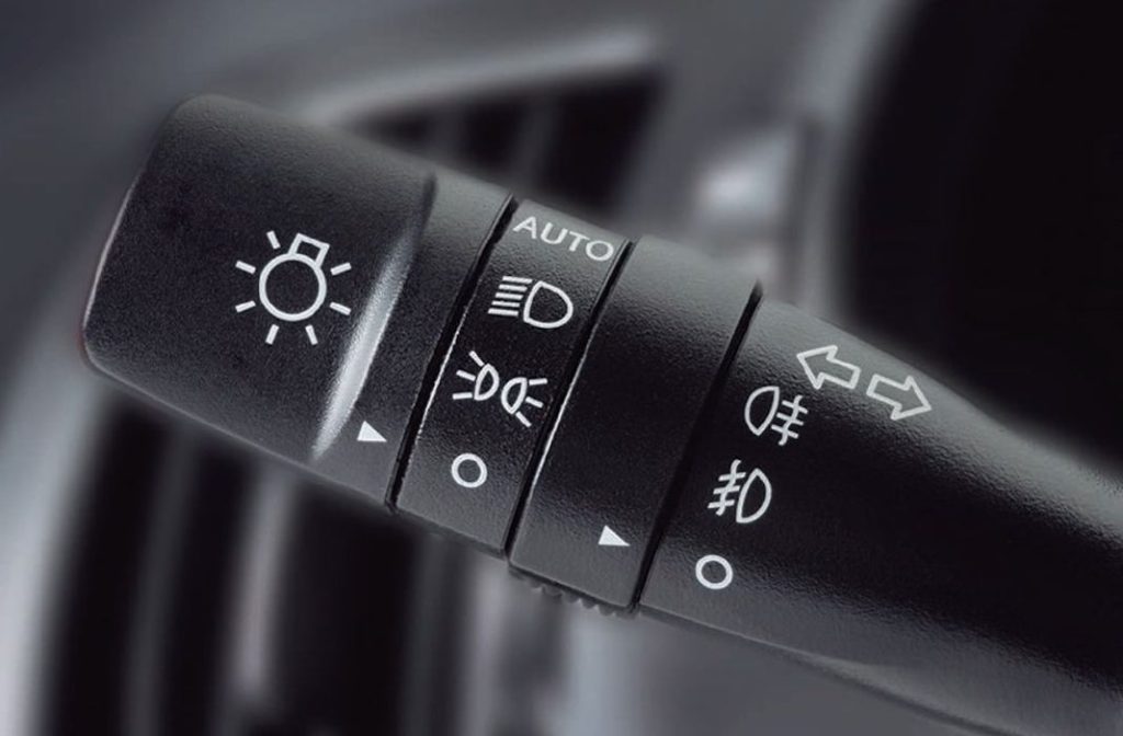 Las luces que te indican si tienes un problema en tu coche 142 Motor16 luces Motor16
