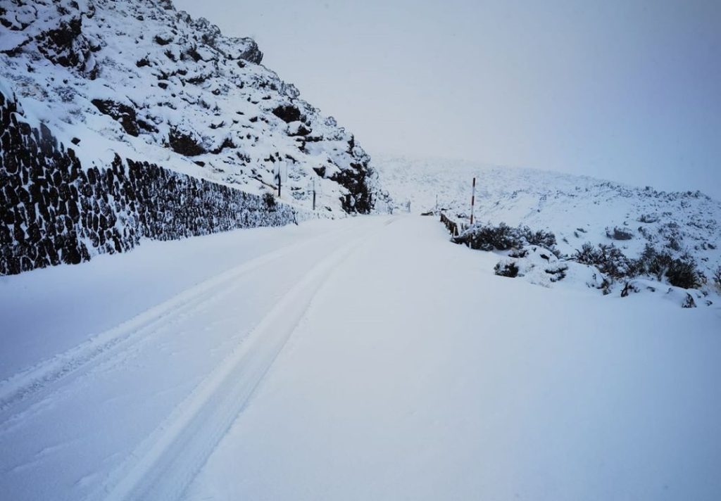 Esto es lo que tienes que hacer si te quedas atrapado en la nieve con tu coche 64 Motor16 nieve accesos teide presencia nieve placas hielo calzada Motor16