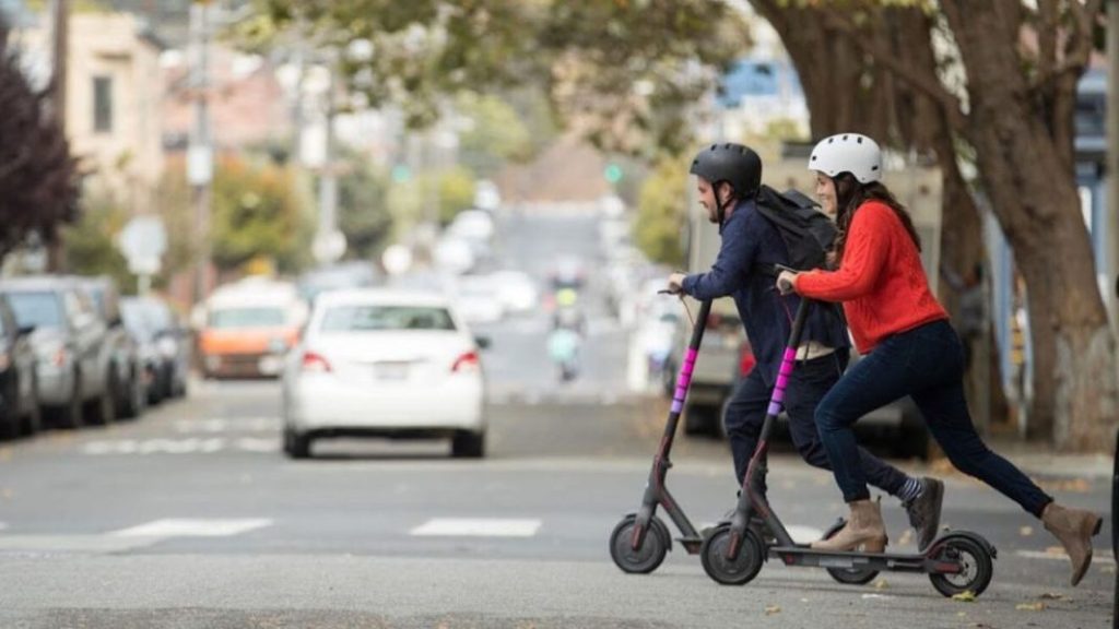 Las normas que debes seguir si vas en bicicleta o patinete eléctrico para evitar una multa 189 Motor16 patinete