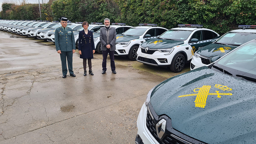 La Guardia Civil sigue estrenando coches y ahora son eléctricos 1 Motor16 La Guardia Civil ha estrenado también 150 Renault Arkana Zen.