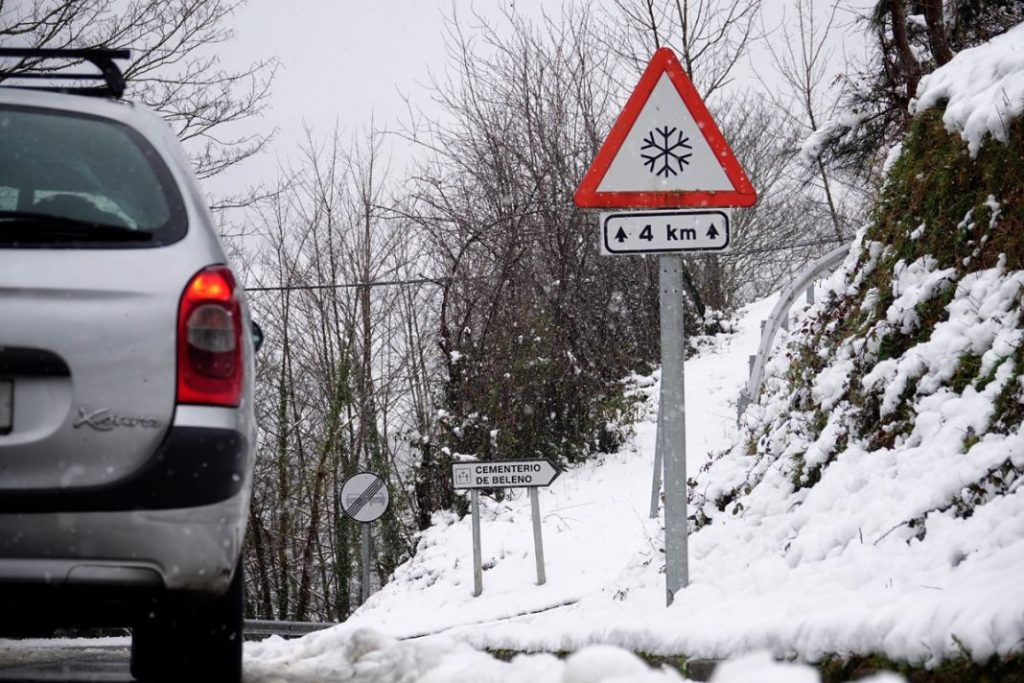 DGT: dónde consultar el estado de las carreteras 4 Motor16 senalizacion cubierta nieve 18 enero 2023 Motor16