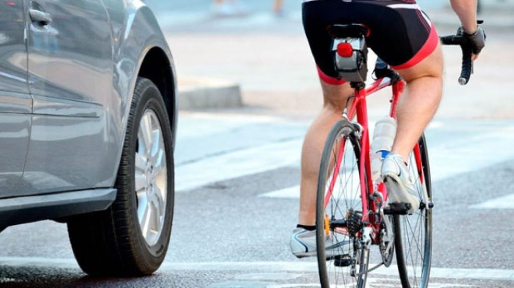 Las normas que debes seguir si vas en bicicleta o patinete eléctrico para evitar una multa 188 Motor16 carril