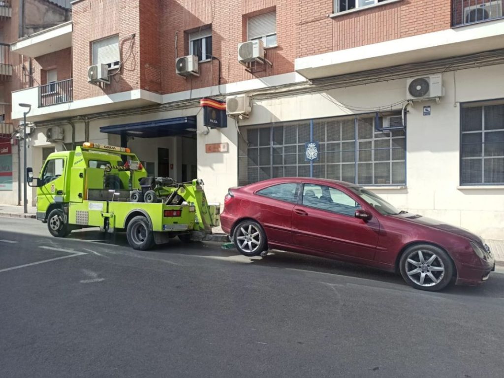Por estas razones la DGT se puede llevar tu coche y quedárselo para siempre 132 Motor16 vehiculo retirado grua municiipal Motor16