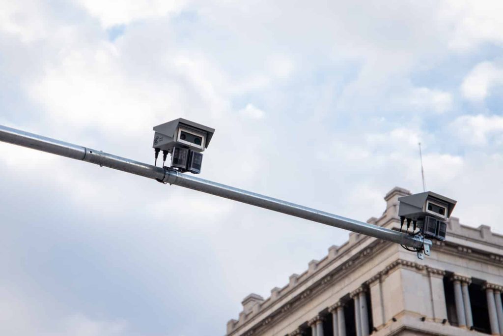La polémica está servida: ¿es legal que las cámaras de la zona ZBE controlen si hemos pasado la ITV? 124 Motor16 control