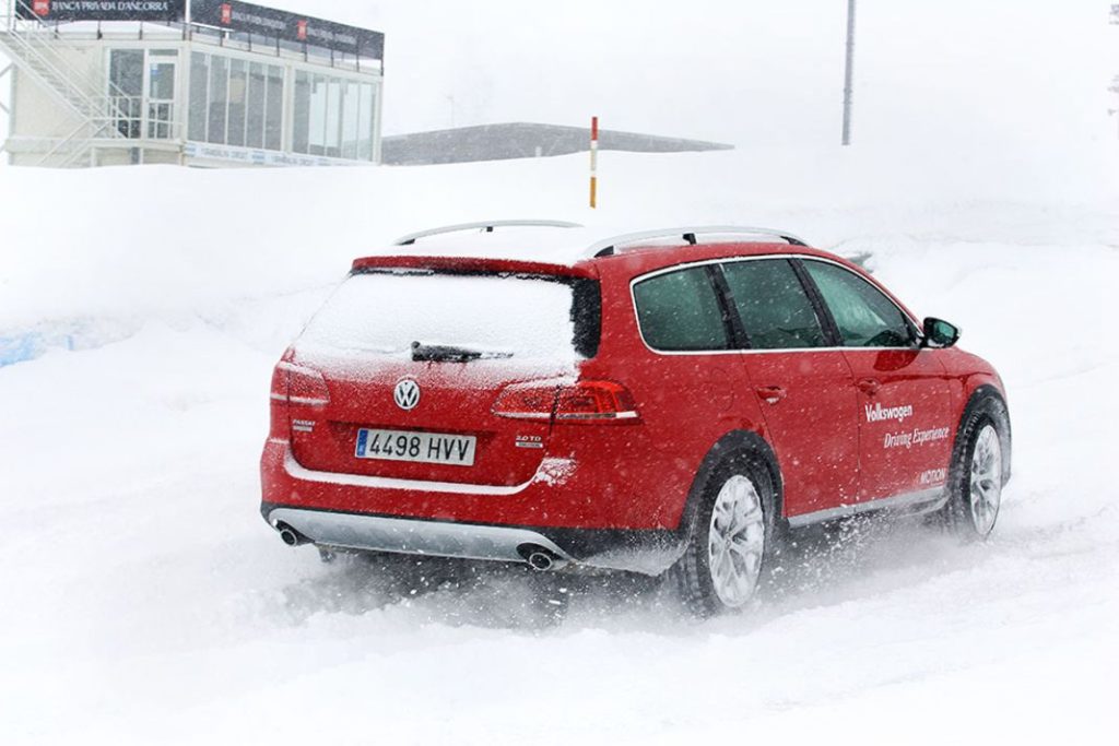 Llegan los Reyes Magos y Volkswagen tiene el regalo perfecto para los amantes de los coches 1 Motor16 volkswagen driving experience sobre nieve Motor16