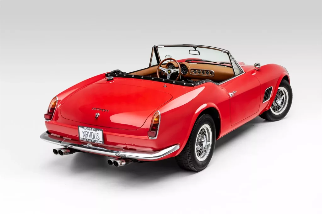 1961 Réplica Ferrari 250 GT California Spider subasta Bonhams. Imagen estática trasera.