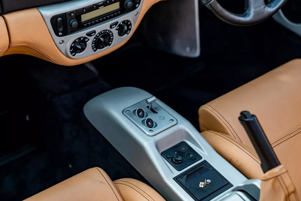 El Ferrari 360 Spider de David Beckham busca nuevo hogar 22 Motor16 2001 Ferrari 360 Spider David Beckham 19 Motor16