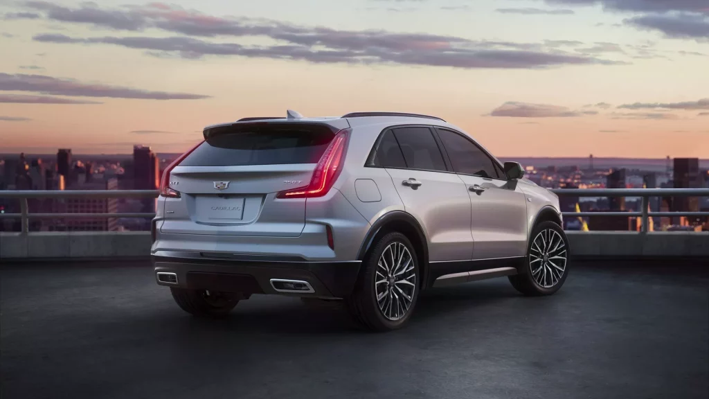 2023 Cadillac XT4. Imagen estática trasera.