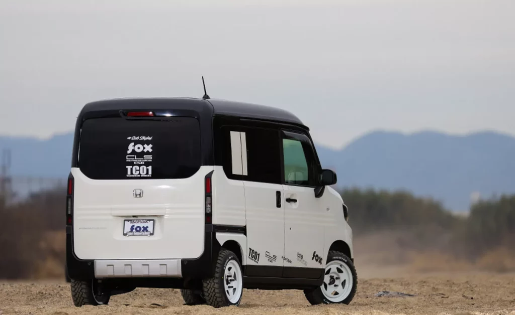 2023 Honda N-Van Defender. Imagen estática trasera.