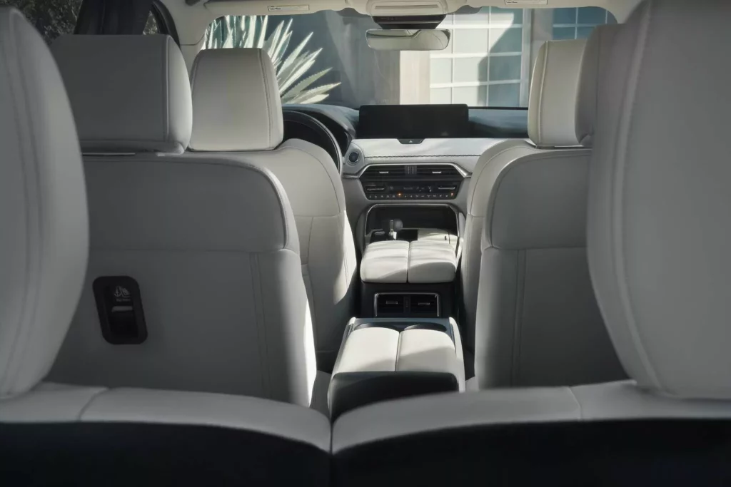 2023 Mazda CX-90. Imagen detalle interior.