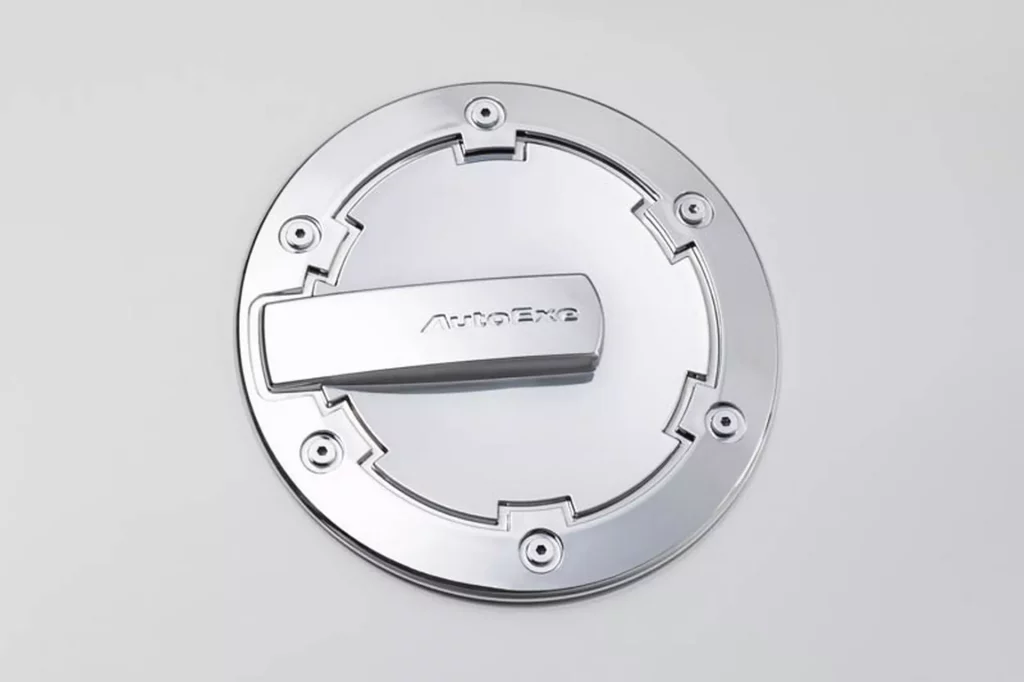 2023 Mazda2 Auto Exe. Imagen embellecedor gasolina.