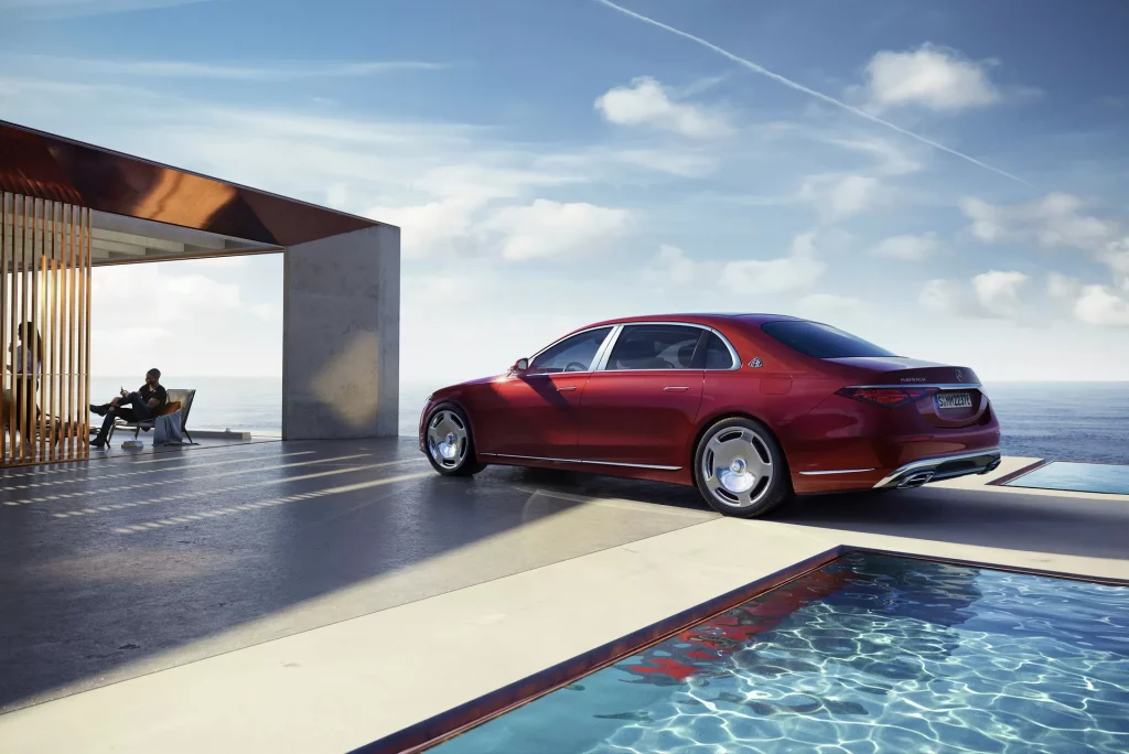 2023 Mercedes-Maybach S 580 e. Imagen estática trasera.