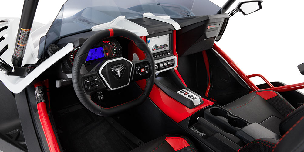 2023 Polaris Slingshot Roush Edition. Imagen interior.