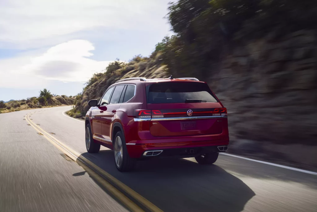 2023 Volkswagen Atlas. Imagen movimiento trasero.