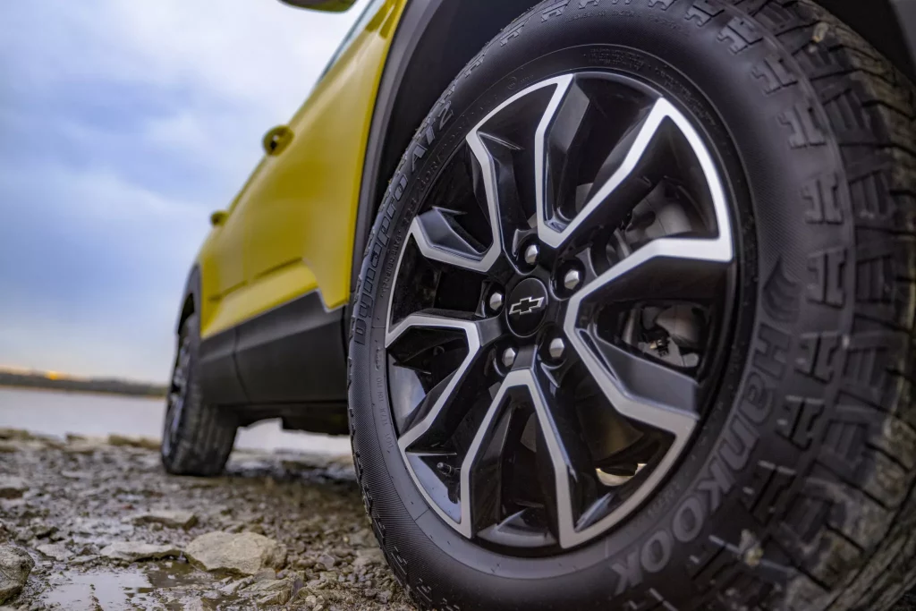 2023 chevrolet trailblazer 10 Motor16