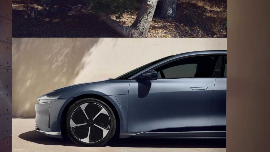 Lucid Air Pure RWD: los detalles de la versión de acceso 2 Motor16 2023 Lucid Air Pure RWD. Imagen detalle exterior.