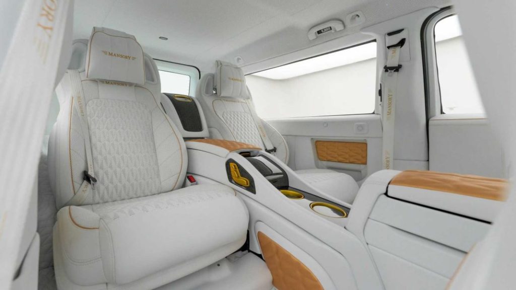 Mansory Gronos Coupé EVO C. Un Clase G con puertas suicidas y 900 CV 2 Motor16 2023 Mansory Gronos Coupé EVO C. Imagen asientos traseros.