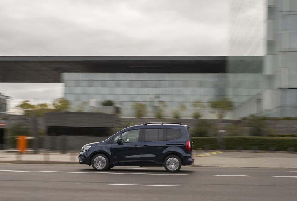 2023 Renault Kangoo E-Tech Combi. Imagen movimiento barrido.