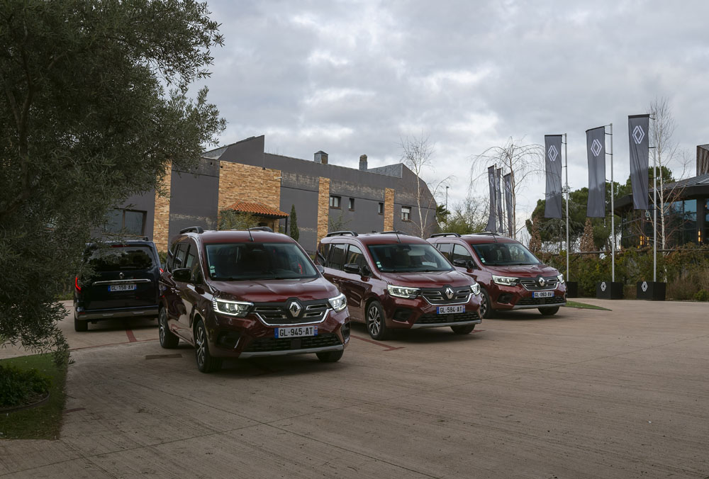 2023 Renault Kangoo E-Tech Combi. Imagen estática.