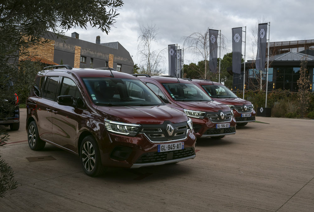 2023 renault kangoo e tech combi 3 Motor16