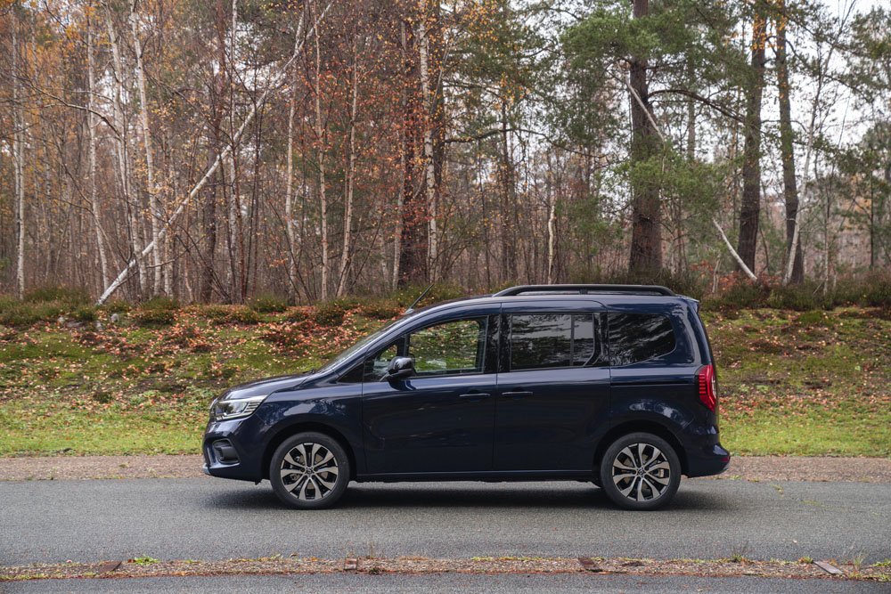 2023 renault kangoo e tech combi 43 Motor16