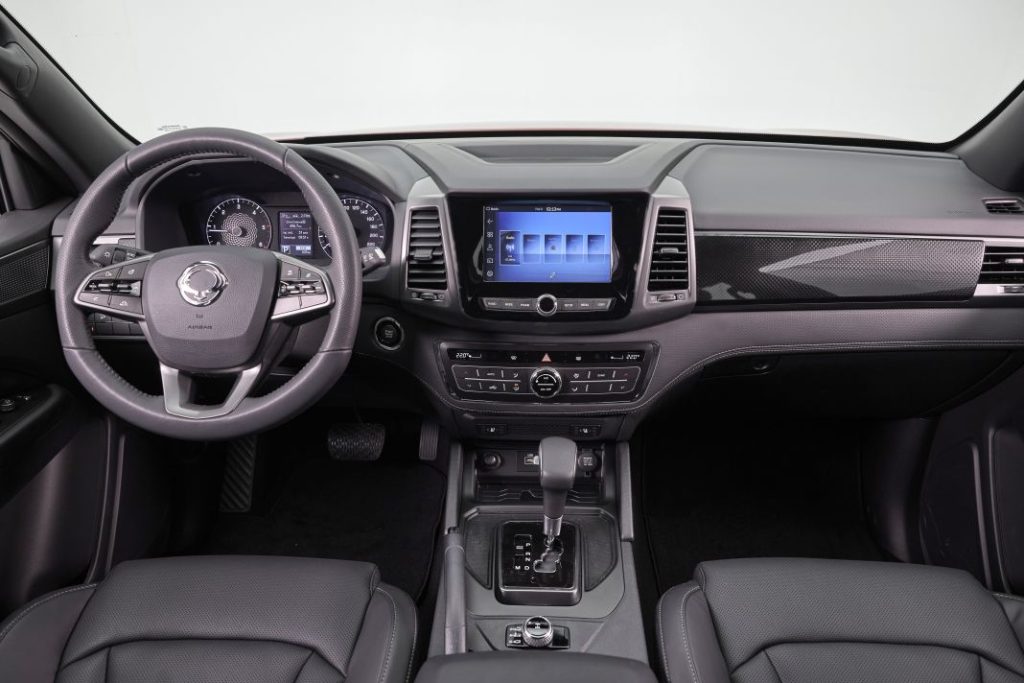 Conducimos el SsangYong Musso Sport, un pick-up que vale para todo 5 Motor16 2023 SsangYong Musso Sport. Imagen salpicadero.