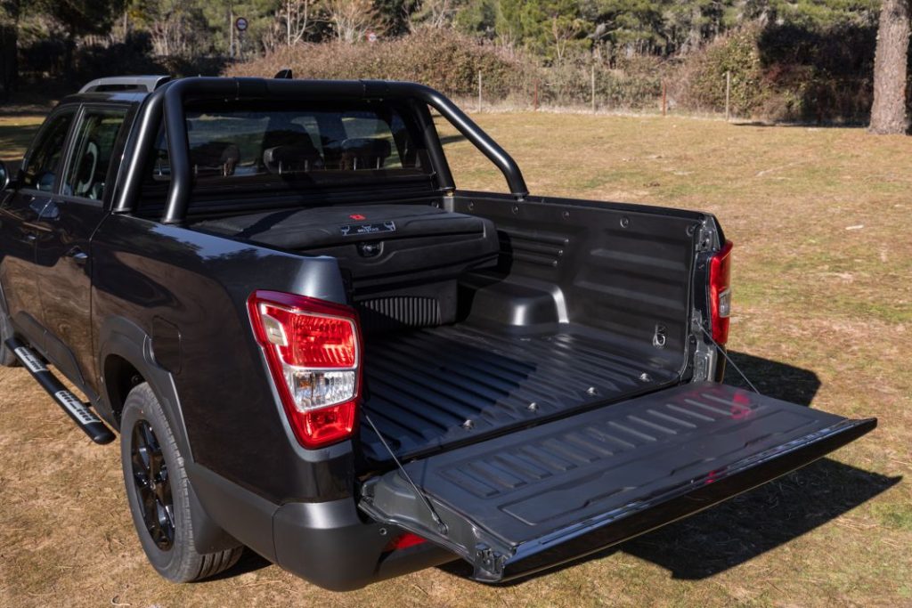 Conducimos el SsangYong Musso Sport, un pick-up que vale para todo 1 Motor16 2023 SsangYong Musso Sport. Imagen detalle caja trasera.