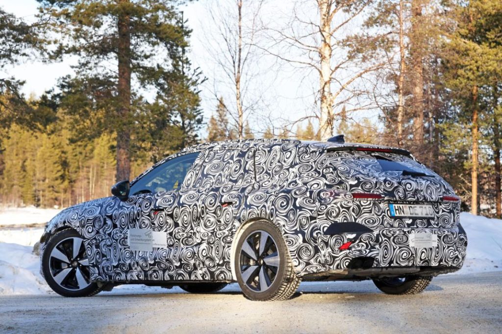 El Audi A4 Avant muestra detalles casi definitivos 16 Motor16 Audi A4 less camo winter 14 Motor16