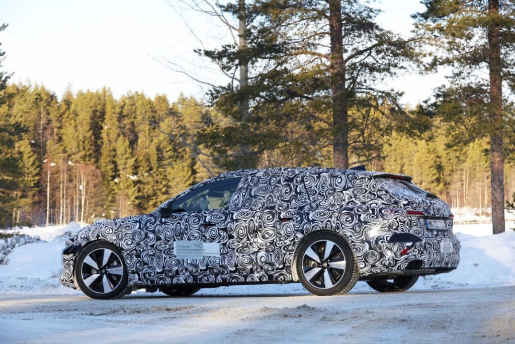 El Audi A4 Avant muestra detalles casi definitivos 17 Motor16 Audi A4 less camo winter 15 Motor16