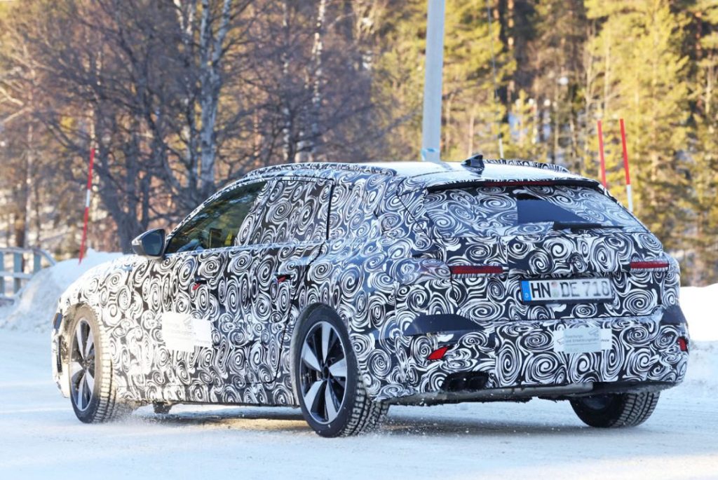 El Audi A4 Avant muestra detalles casi definitivos 21 Motor16 Audi A4 less camo winter 19 Motor16