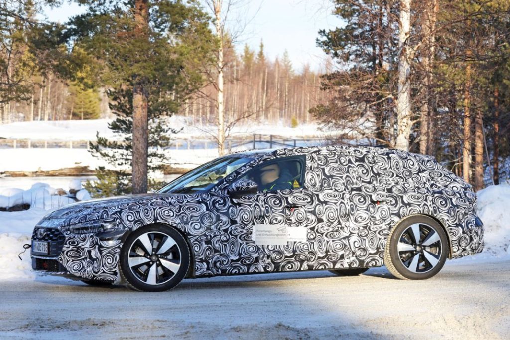 El Audi A4 Avant muestra detalles casi definitivos 4 Motor16 Audi A4 less camo winter 2 Motor16