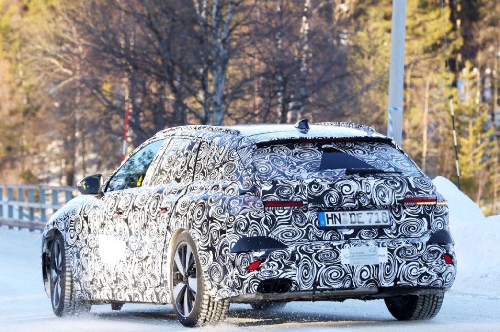 El Audi A4 Avant muestra detalles casi definitivos 22 Motor16 Audi A4 less camo winter 20 Motor16