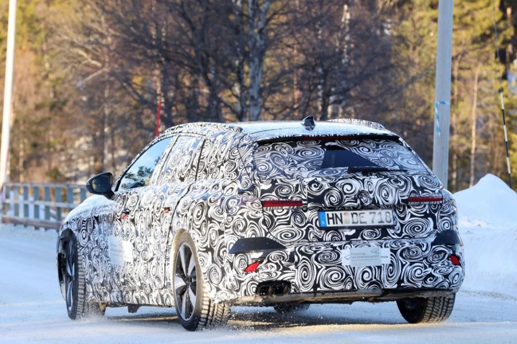 El Audi A4 Avant muestra detalles casi definitivos 23 Motor16 Audi A4 less camo winter 21 Motor16