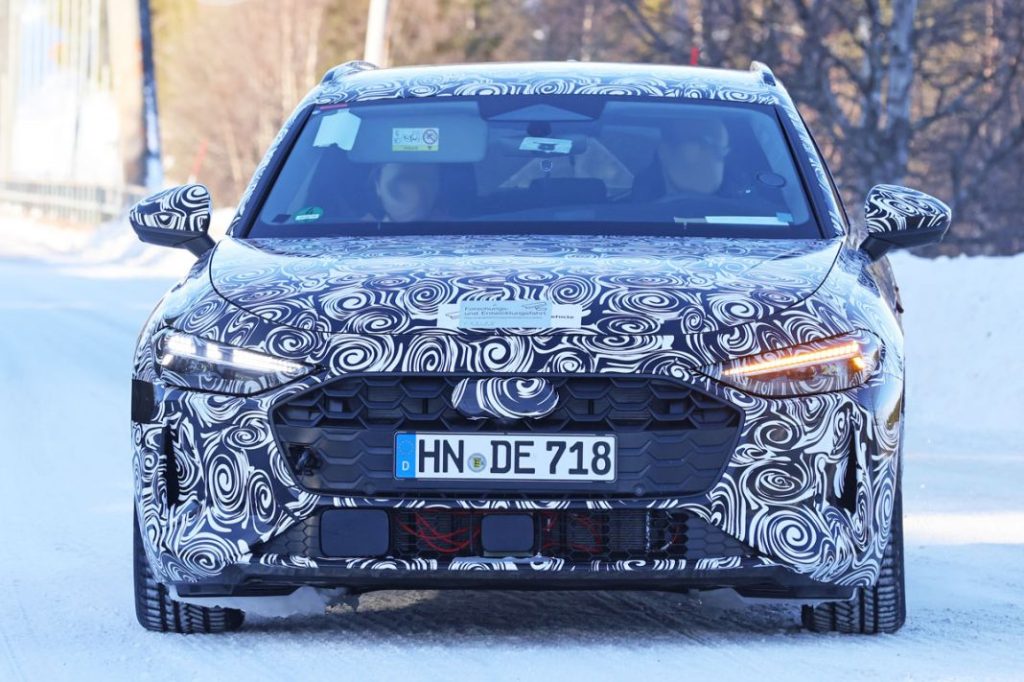 El Audi A4 Avant muestra detalles casi definitivos 2 Motor16 Audi A4 less camo winter 7 Motor16