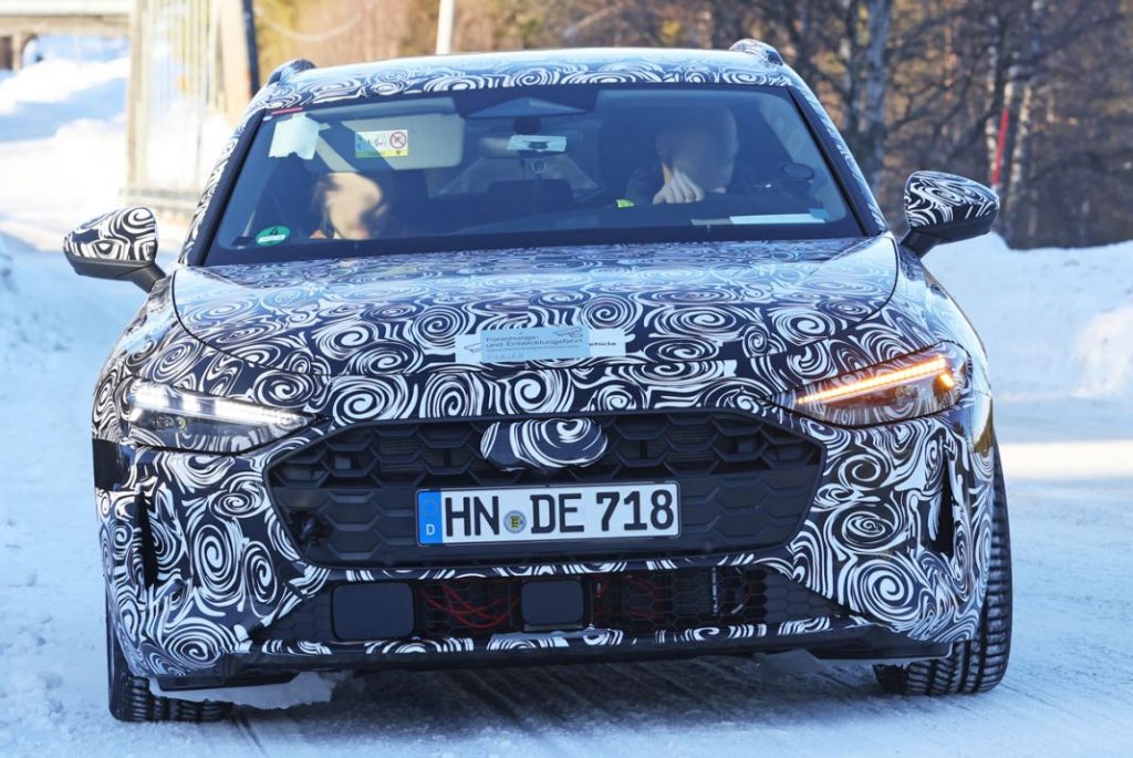 El Audi A4 Avant muestra detalles casi definitivos 10 Motor16 Audi A4 less camo winter 8 Motor16