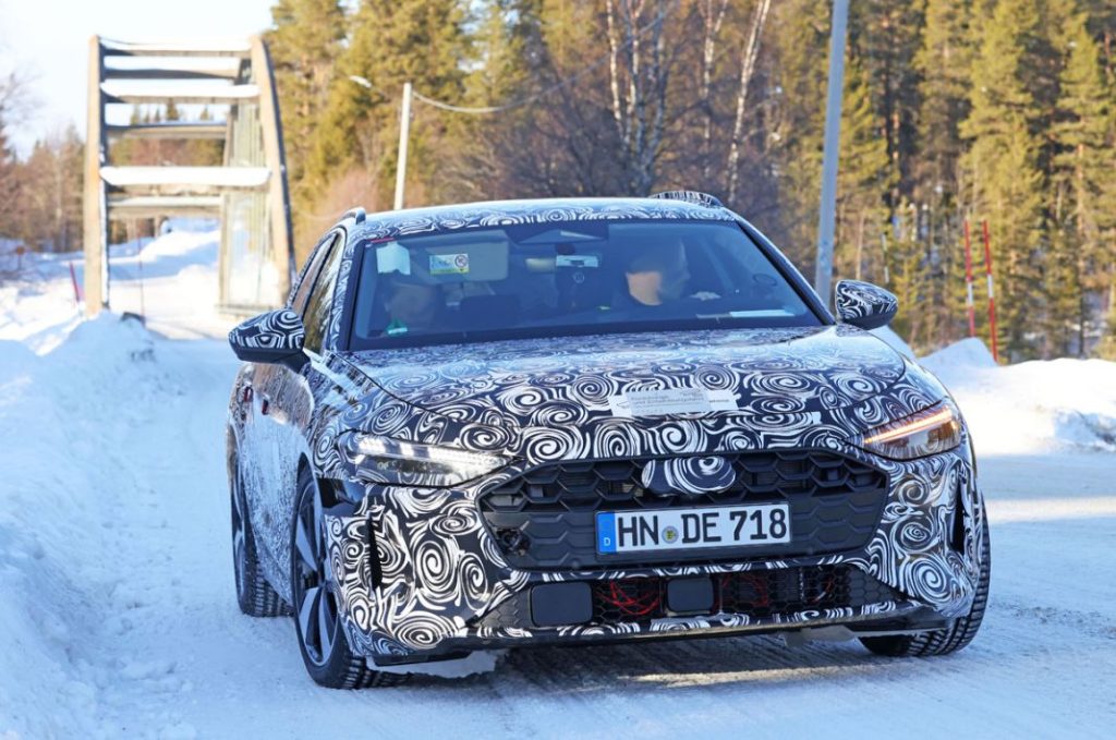 El Audi A4 Avant muestra detalles casi definitivos 11 Motor16 Audi A4 less camo winter 9 Motor16