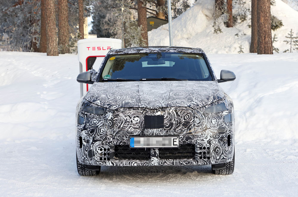 El BMW iX2 eléctrico, cazado en plena carga 3 Motor16 BMW iX2 winter 1 Motor16