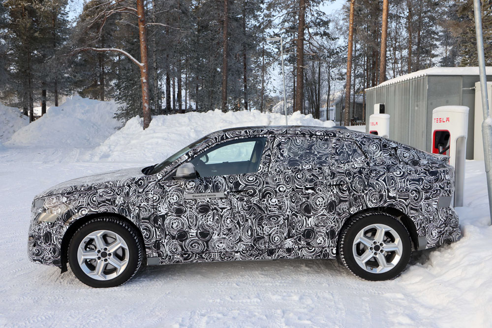 El BMW iX2 eléctrico, cazado en plena carga 12 Motor16 BMW iX2 winter 10 Motor16