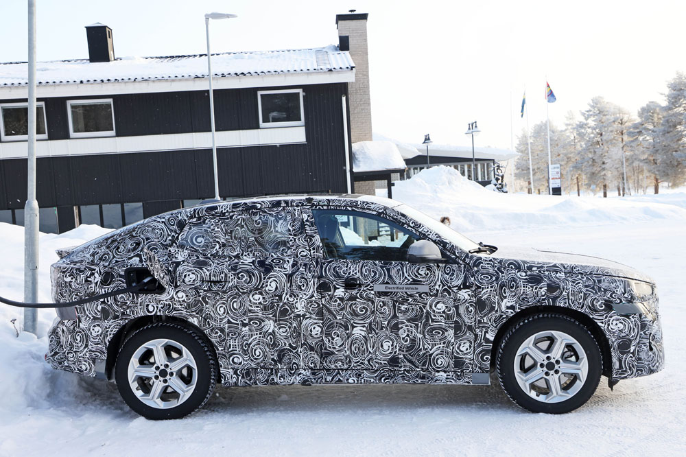 El BMW iX2 eléctrico, cazado en plena carga 5 Motor16 BMW iX2 winter 3 Motor16