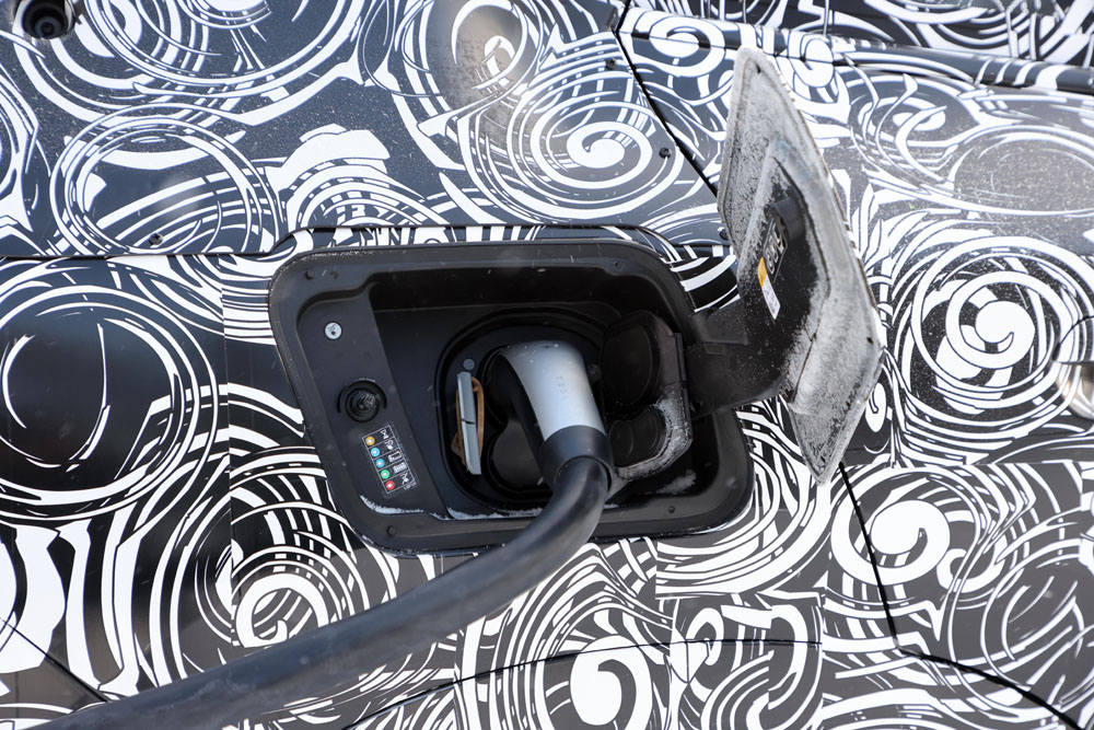 El BMW iX2 eléctrico, cazado en plena carga 6 Motor16 BMW iX2 winter 4 Motor16