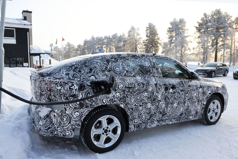 El BMW iX2 eléctrico, cazado en plena carga 7 Motor16 BMW iX2 winter 5 Motor16